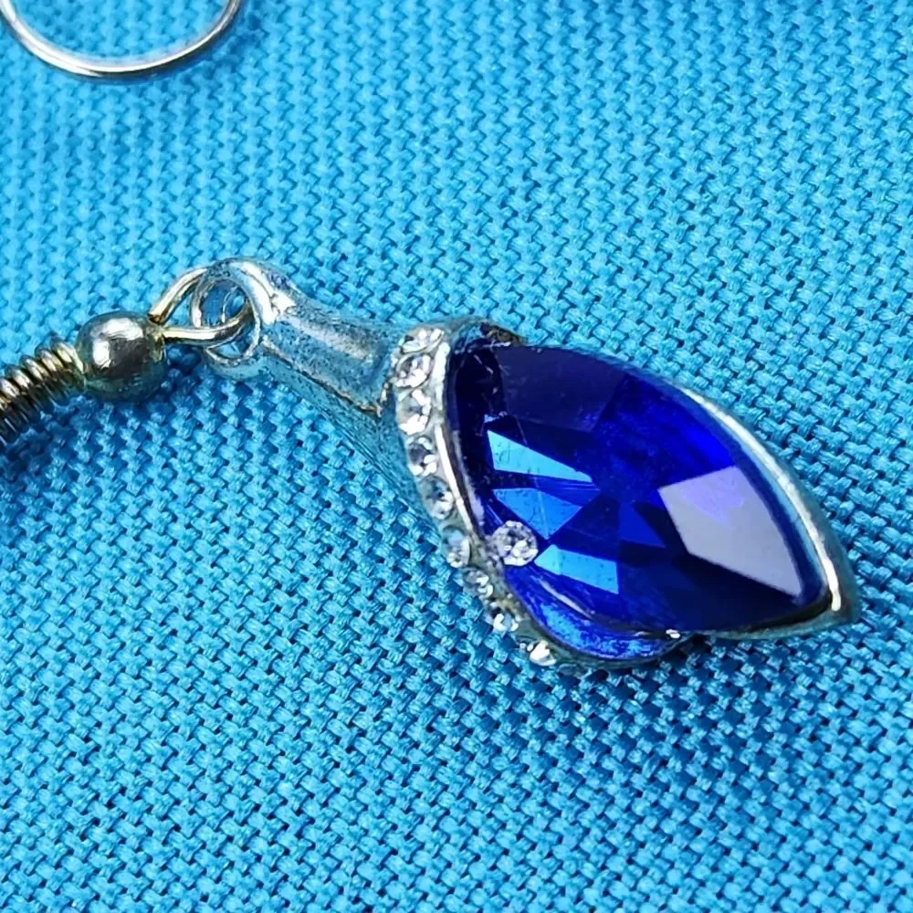 🔹️Blue Crystal Dangling Earrings - Picture 9 of 10